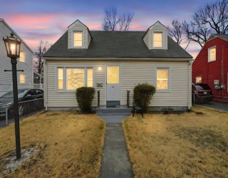 52 Haumont Ter, Springfield, Massachusetts, 4 Bedrooms Bedrooms, 6 Rooms Rooms,1 BathroomBathrooms,Residential,For Sale,Haumont Ter,73507375