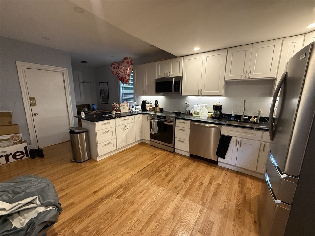 24 Farrington Ave, Boston, Massachusetts, 5 Bedrooms Bedrooms, 6 Rooms Rooms,2 BathroomsBathrooms,Residential Lease,For Rent,Farrington Ave,73507384