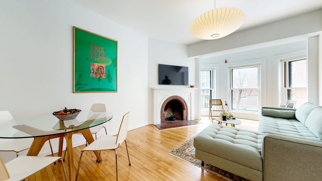 23 Bay State Road, Boston, Massachusetts, 1 Bedroom Bedrooms, 3 Rooms Rooms,1 BathroomBathrooms,Residential Lease,For Rent,Bay State Road,73507387