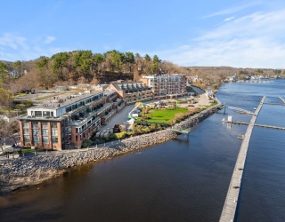 60 Merrimac St, Amesbury, Massachusetts, 2 Bedrooms Bedrooms, 5 Rooms Rooms,2.5 BathroomsBathrooms,Residential,For Sale,Merrimac St,73507282