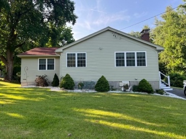 178 Oak Hollow, Springfield, Massachusetts, 3 Bedrooms Bedrooms, 5 Rooms Rooms,1 BathroomBathrooms,Residential,For Sale,Oak Hollow,73507310