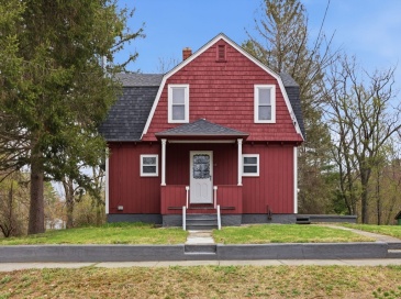 17 W High St, Erving, Massachusetts, 3 Bedrooms Bedrooms, 6 Rooms Rooms,1 BathroomBathrooms,Residential,For Sale,W High St,73507396