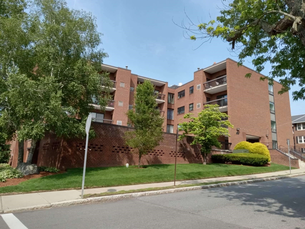 12 Mount Vernon St, Melrose, Massachusetts, 2 Bedrooms Bedrooms, 6 Rooms Rooms,2 BathroomsBathrooms,Residential,For Sale,Mount Vernon St,73507400