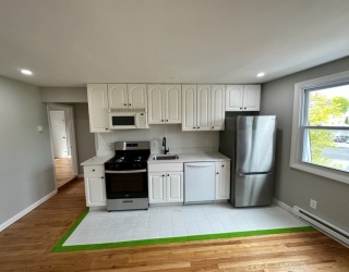 83 Haven Street, Reading, Massachusetts, 2 Bedrooms Bedrooms, 4 Rooms Rooms,1 BathroomBathrooms,Residential Lease,For Rent,Haven Street,73507444