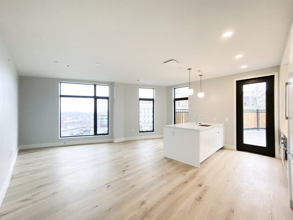 191 Washington St, Boston, Massachusetts, 2 Bedrooms Bedrooms, 4 Rooms Rooms,2 BathroomsBathrooms,Residential,For Sale,Washington St,73507454
