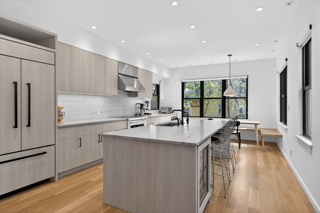 96 Henry Street, Cambridge, Massachusetts, 4 Bedrooms Bedrooms, 6 Rooms Rooms,2.5 BathroomsBathrooms,Residential Lease,For Rent,Henry Street,73507420