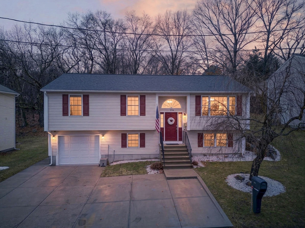234 Minerva Ave, Cumberland, Rhode Island, 4 Bedrooms Bedrooms, 8 Rooms Rooms,2 BathroomsBathrooms,Residential,For Sale,Minerva Ave,73507476