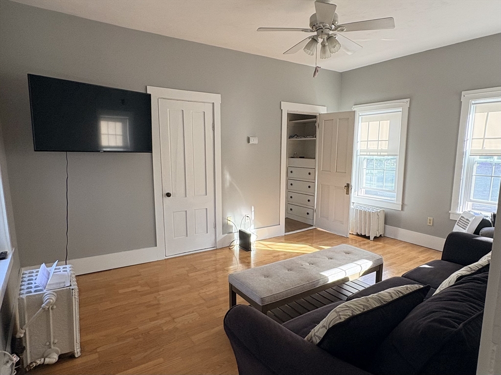 266 Pleasant, Weymouth, Massachusetts, 1 Bedroom Bedrooms, 4 Rooms Rooms,1 BathroomBathrooms,Residential Lease,For Rent,Pleasant,73507405