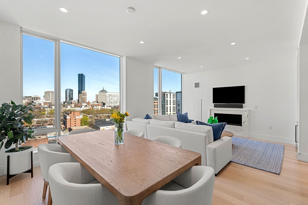 380 Harrison Avenue, Boston, Massachusetts, 3 Bedrooms Bedrooms, 6 Rooms Rooms,2.5 BathroomsBathrooms,Residential,For Sale,Harrison Avenue,73507412