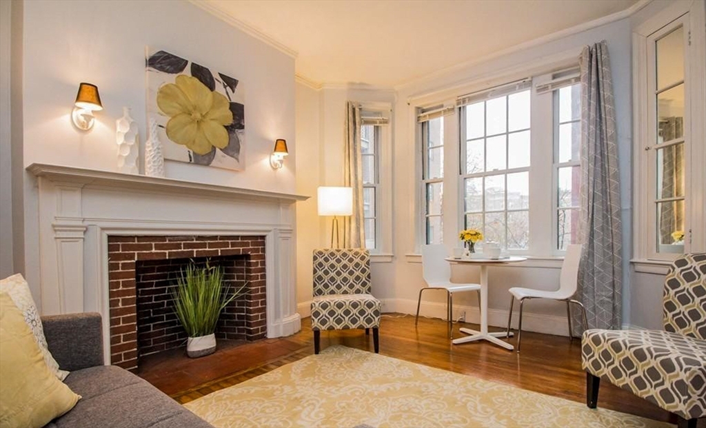 1253 Beacon St, Brookline, Massachusetts, 1 Bedroom Bedrooms, 4 Rooms Rooms,1 BathroomBathrooms,Residential Lease,For Rent,Beacon St,73485201