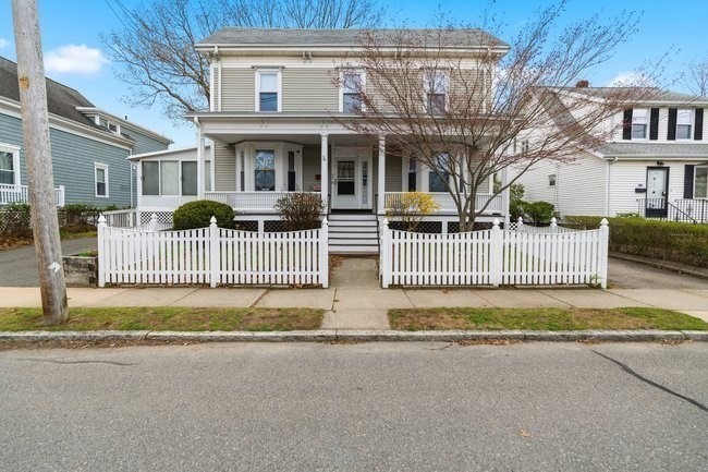 92 Dudley St, Medford, Massachusetts, 5 Bedrooms Bedrooms, 10 Rooms Rooms,2 BathroomsBathrooms,Residential,For Sale,Dudley St,73507486