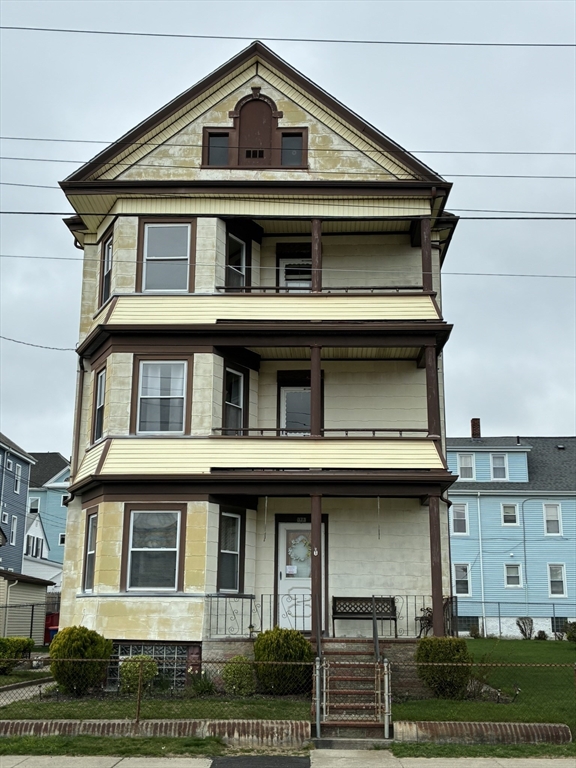 373 Bolton St, New Bedford, Massachusetts, 8 Bedrooms Bedrooms, 20 Rooms Rooms,3 BathroomsBathrooms,Residential Income,For Sale,Bolton St,73507502