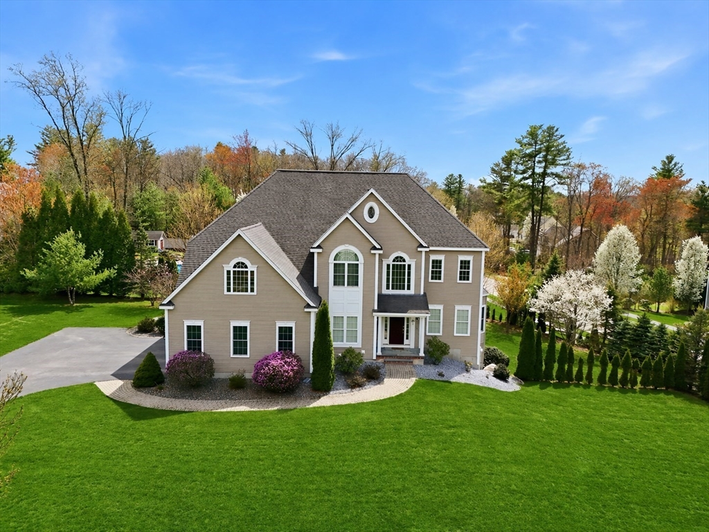 19 Crimson Dr, Shrewsbury, Massachusetts, 4 Bedrooms Bedrooms, 9 Rooms Rooms,2.5 BathroomsBathrooms,Residential,For Sale,Crimson Dr,73507509