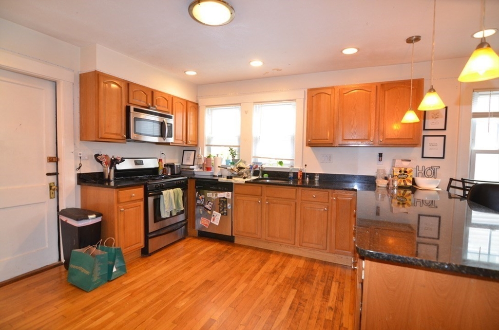 238 Parker Hill Ave, Boston, Massachusetts, 3 Bedrooms Bedrooms, 3 Rooms Rooms,1 BathroomBathrooms,Residential Lease,For Rent,Parker Hill Ave,73507556