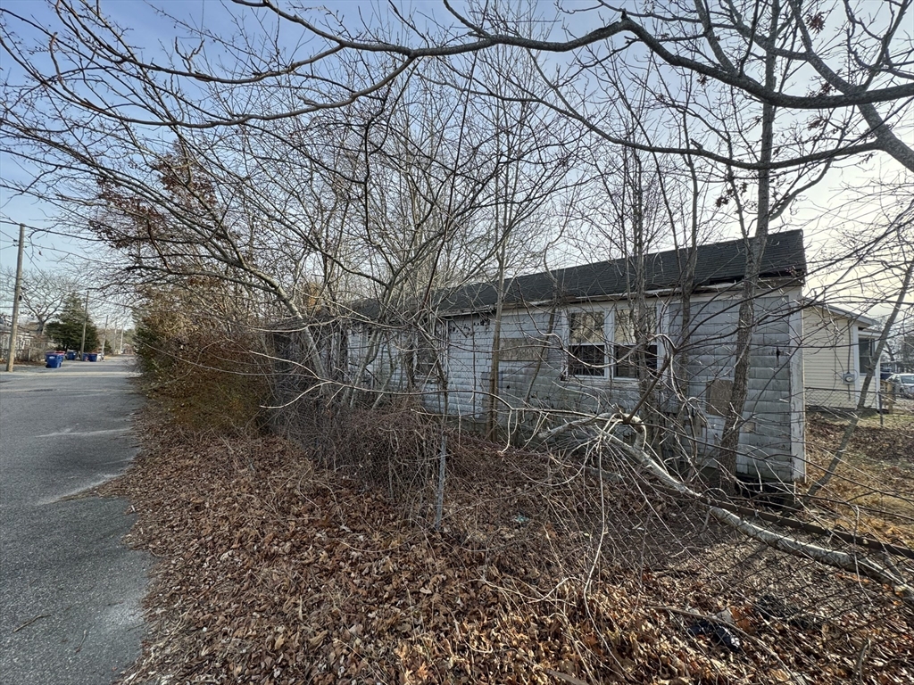 44 Thirteenth St, Wareham, Massachusetts, 2 Bedrooms Bedrooms, 5 Rooms Rooms,1 BathroomBathrooms,Residential,For Sale,Thirteenth St,73507593