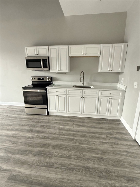 15 N Main St, Attleboro, Massachusetts, 1 Bedroom Bedrooms, 3 Rooms Rooms,1 BathroomBathrooms,Residential Lease,For Rent,N Main St,73507591
