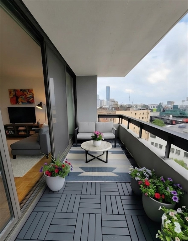 566 Commonwealth Ave, Boston, Massachusetts, 1 Bedroom Bedrooms, 3 Rooms Rooms,1 BathroomBathrooms,Residential Lease,For Rent,Commonwealth Ave,73507630