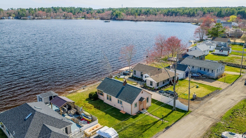 15 Shore Ave, Lakeville, Massachusetts, 1 Bedroom Bedrooms, 4 Rooms Rooms,1 BathroomBathrooms,Residential,For Sale,Shore Ave,73507637