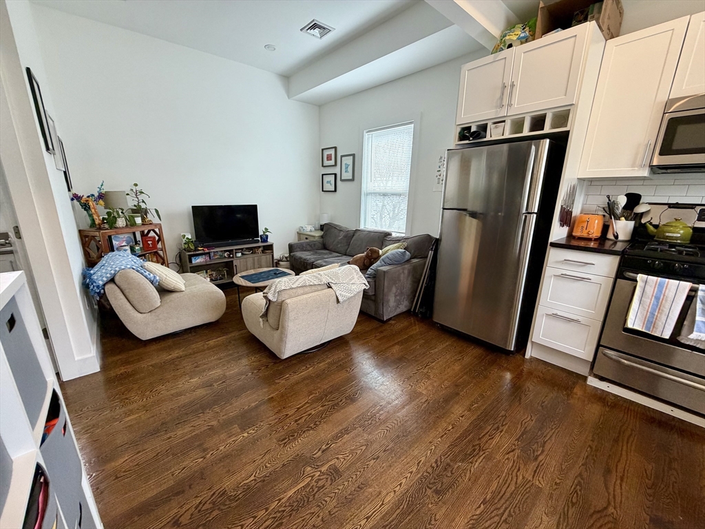 376 Windsor, Cambridge, Massachusetts, 3 Bedrooms Bedrooms, 5 Rooms Rooms,1 BathroomBathrooms,Residential Lease,For Rent,Windsor,73507656