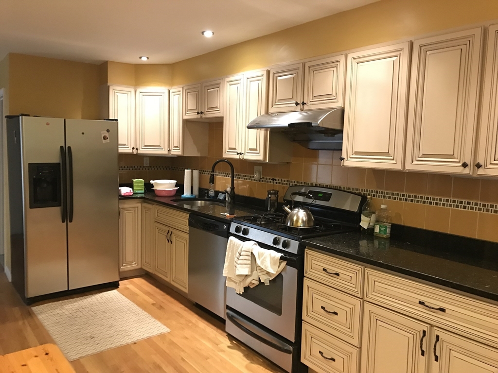 9 Leverett Street, Brookline, Massachusetts, 2 Bedrooms Bedrooms, 5 Rooms Rooms,1 BathroomBathrooms,Residential Lease,For Rent,Leverett Street,73507660