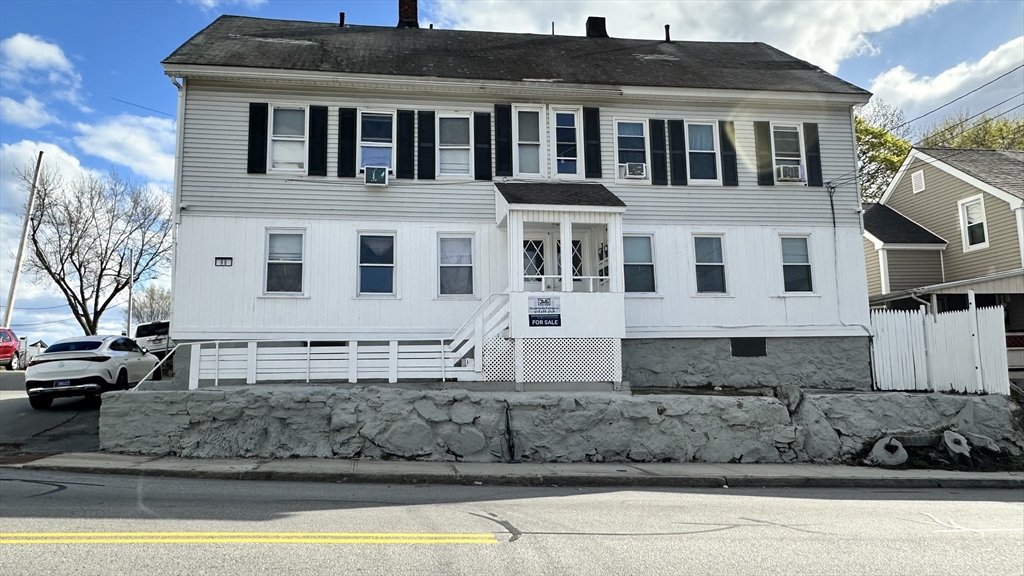 68 Liberty St, Lowell, Massachusetts, 12 Bedrooms Bedrooms, 20 Rooms Rooms,4 BathroomsBathrooms,Residential Income,For Sale,Liberty St,73507662