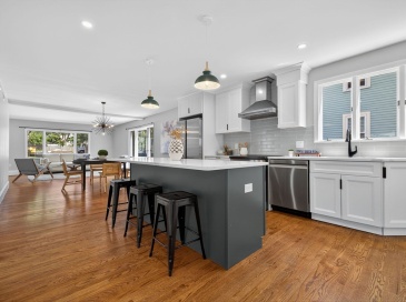 111 Sharon St, Medford, Massachusetts, 3 Bedrooms Bedrooms, 8 Rooms Rooms,2 BathroomsBathrooms,Residential Lease,For Rent,Sharon St,73491584