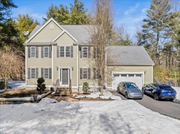 890 Maple St, Mansfield, Massachusetts, 4 Bedrooms Bedrooms, 12 Rooms Rooms,2.5 BathroomsBathrooms,Residential,For Sale,Maple St,73485155