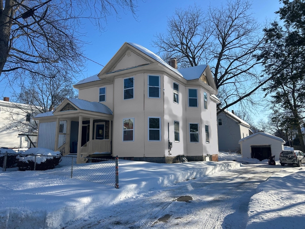 15 Arlington St, Leominster, Massachusetts, 4 Bedrooms Bedrooms, 11 Rooms Rooms,2 BathroomsBathrooms,Residential Income,For Sale,Arlington St,73473194