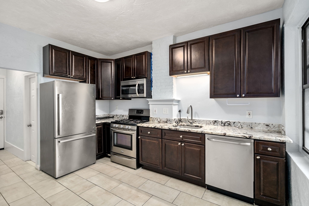 34 Shelby St., Boston, Massachusetts, 2 Bedrooms Bedrooms, 5 Rooms Rooms,1 BathroomBathrooms,Residential Lease,For Rent,Shelby St.,73483688