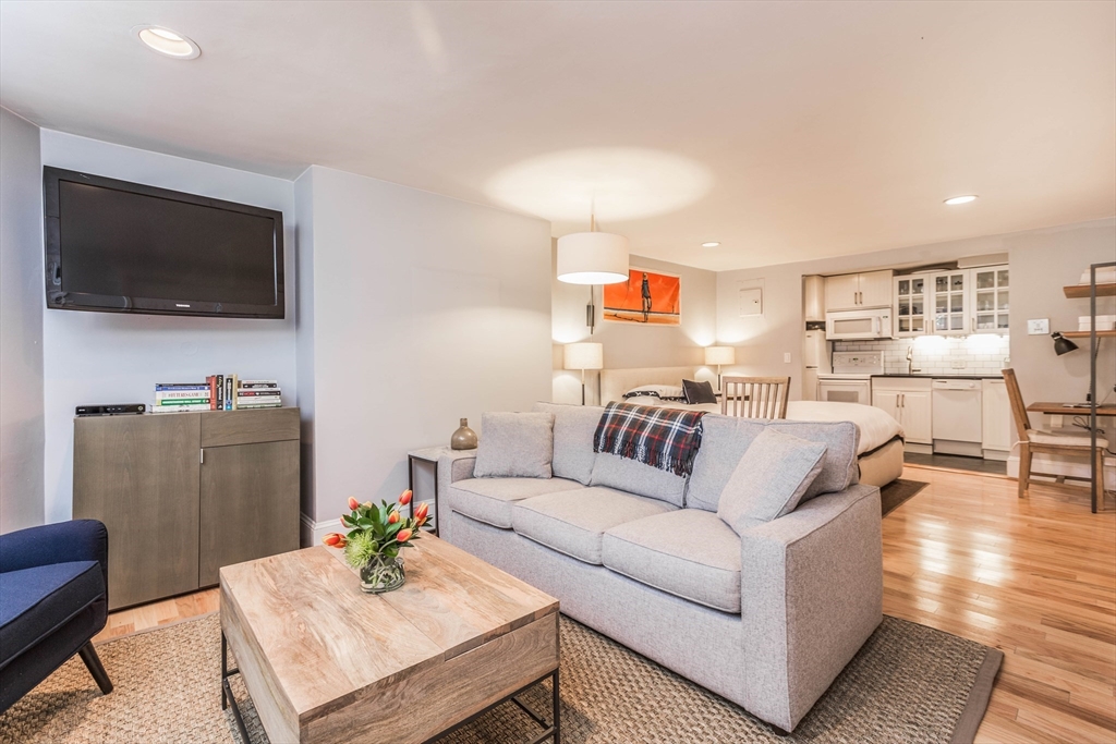 431 Shawmut Avenue, Boston, Massachusetts, 2 Rooms Rooms,1 BathroomBathrooms,Residential Lease,For Rent,Shawmut Avenue,73498256