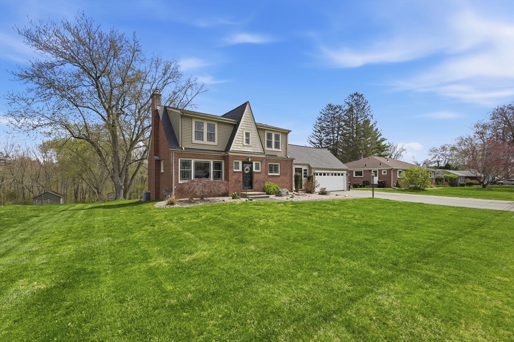 63 Mountain View St, South Hadley, Massachusetts, 4 Bedrooms Bedrooms, 8 Rooms Rooms,2 BathroomsBathrooms,Residential,For Sale,Mountain View St,73507682