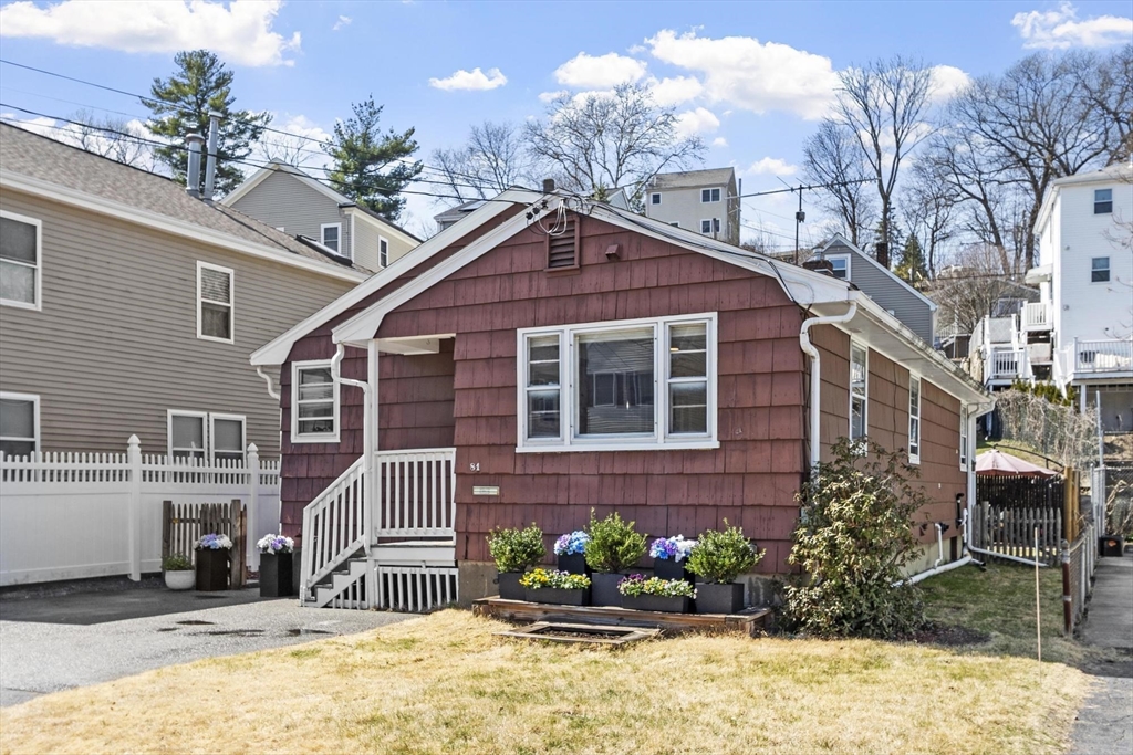 81 Princeton Ave, Waltham, Massachusetts, 3 Bedrooms Bedrooms, 5 Rooms Rooms,1.5 BathroomsBathrooms,Residential,For Sale,Princeton Ave,73507692