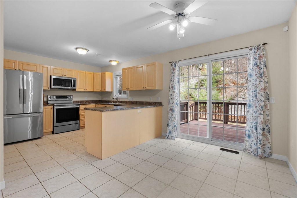 179 Littleton Rd, Chelmsford, Massachusetts, 2 Bedrooms Bedrooms, 5 Rooms Rooms,1.5 BathroomsBathrooms,Residential Lease,For Rent,Littleton Rd,73507713