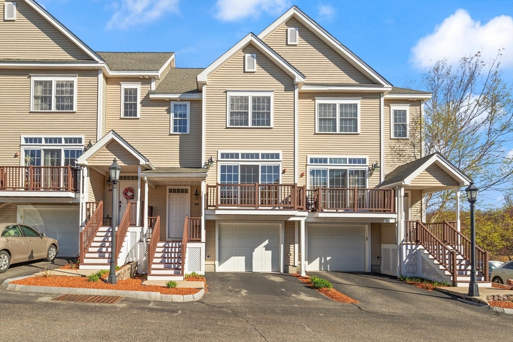 9 Nirvana Dr, Saugus, Massachusetts, 2 Bedrooms Bedrooms, 5 Rooms Rooms,2.5 BathroomsBathrooms,Residential,For Sale,Nirvana Dr,73507717