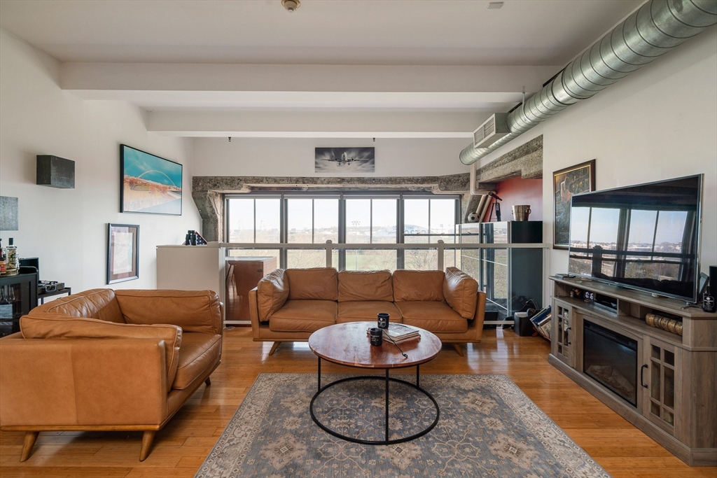 156 Porter St, Boston, Massachusetts, 1 Bedroom Bedrooms, 2 Rooms Rooms,1 BathroomBathrooms,Residential,For Sale,Porter St,73507719