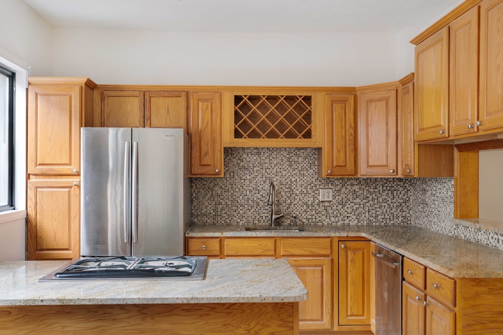 195 Endicott Street, Boston, Massachusetts, 3 Bedrooms Bedrooms, 4 Rooms Rooms,2 BathroomsBathrooms,Residential Lease,For Rent,Endicott Street,73507748