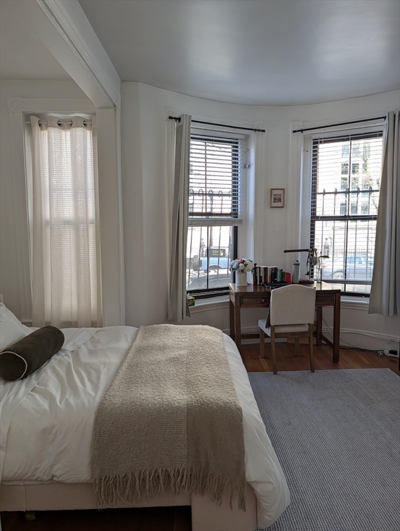 47 East Concord, Boston, Massachusetts, 3 Bedrooms Bedrooms, 5 Rooms Rooms,2 BathroomsBathrooms,Residential Lease,For Rent,East Concord,73507785