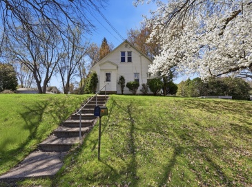 18 Haig Ave, South Hadley, Massachusetts, 3 Bedrooms Bedrooms, 6 Rooms Rooms,1 BathroomBathrooms,Residential,For Sale,Haig Ave,73507789