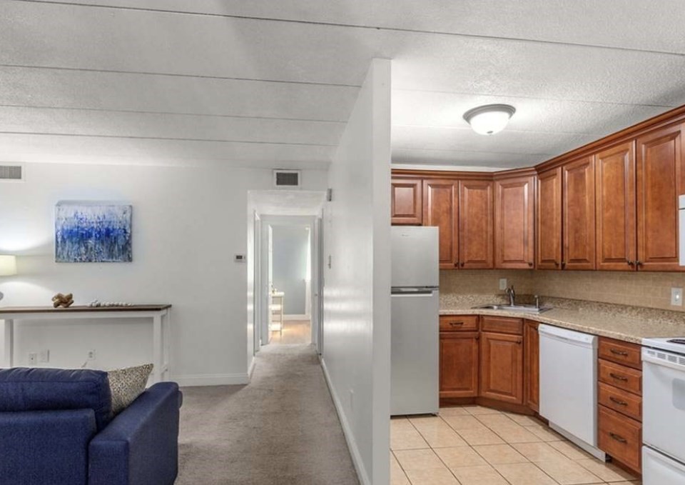 296 Commercial St, Braintree, Massachusetts, 2 Bedrooms Bedrooms, 5 Rooms Rooms,1 BathroomBathrooms,Residential,For Sale,Commercial St,73507791