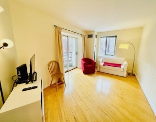 19 Wiget, Boston, Massachusetts, 2 Bedrooms Bedrooms, 5 Rooms Rooms,1 BathroomBathrooms,Residential Lease,For Rent,Wiget,73507670