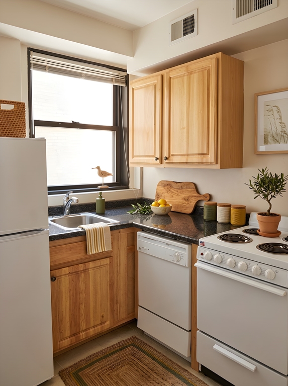 475 Commonwealth Avenue, Boston, Massachusetts, 1 Bedroom Bedrooms, 3 Rooms Rooms,1 BathroomBathrooms,Residential Lease,For Rent,Commonwealth Avenue,73507799