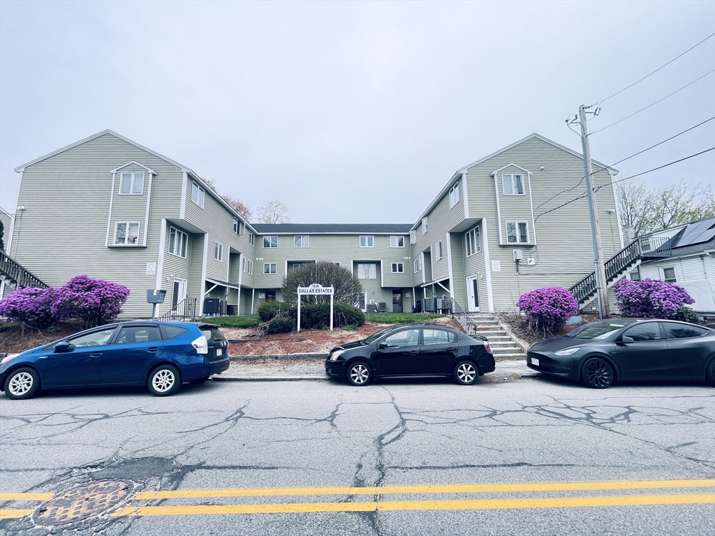 1036 Middlesex St, Lowell, Massachusetts, 2 Bedrooms Bedrooms, 4 Rooms Rooms,1 BathroomBathrooms,Residential,For Sale,Middlesex St,73507819