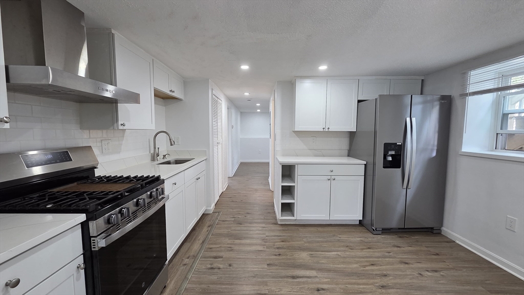 41 South Ave, Revere, Massachusetts, 2 Bedrooms Bedrooms, 3 Rooms Rooms,1 BathroomBathrooms,Residential Lease,For Rent,South Ave,73507851