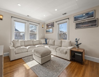 1487-1489 Centre St, Boston, Massachusetts, 2 Bedrooms Bedrooms, 5 Rooms Rooms,1.5 BathroomsBathrooms,Residential,For Sale,Centre St,73507864