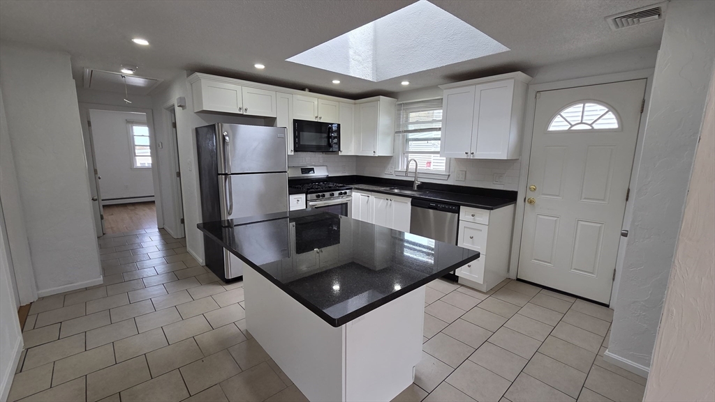 41 South Ave, Revere, Massachusetts, 3 Bedrooms Bedrooms, 4 Rooms Rooms,1 BathroomBathrooms,Residential Lease,For Rent,South Ave,73507869