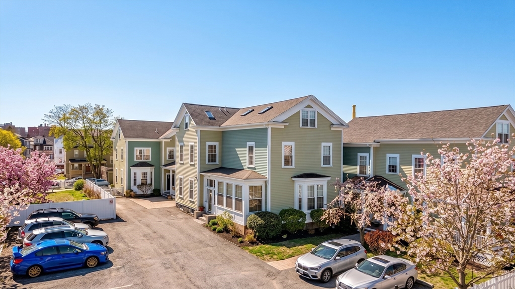 121 East Cottage St, Boston, Massachusetts, 2 Bedrooms Bedrooms, 4 Rooms Rooms,1 BathroomBathrooms,Residential,For Sale,East Cottage St,73507876