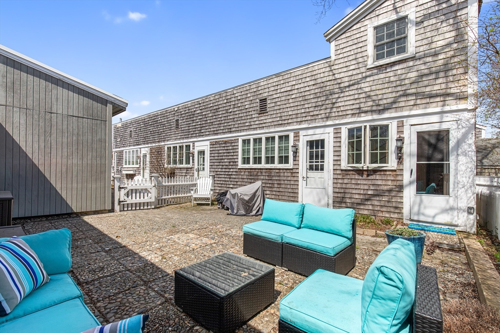 3 Bradford St, Provincetown, Massachusetts, 1 Bedroom Bedrooms, 2 Rooms Rooms,1 BathroomBathrooms,Residential,For Sale,Bradford St,73507879