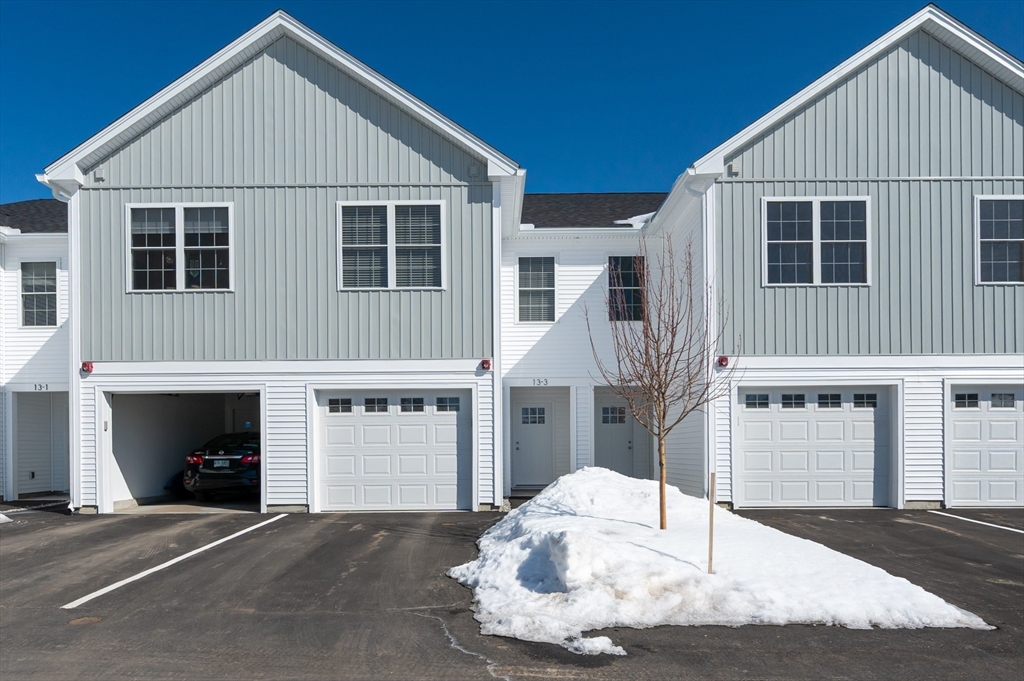 13 Suffolk Drive, Concord, New Hampshire, 3 Bedrooms Bedrooms, 5 Rooms Rooms,2.5 BathroomsBathrooms,Residential,For Sale,Suffolk Drive,73486363
