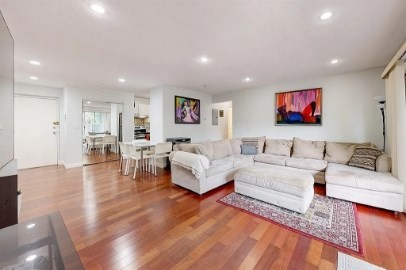 383 Langley Rd, Newton, Massachusetts, 2 Bedrooms Bedrooms, 4 Rooms Rooms,1.5 BathroomsBathrooms,Residential Lease,For Rent,Langley Rd,73487260