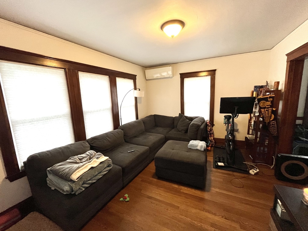 16-18 Oak Hill Road, Waltham, Massachusetts, 1 Bedroom Bedrooms, 4 Rooms Rooms,1 BathroomBathrooms,Residential Lease,For Rent,Oak Hill Road,73484900
